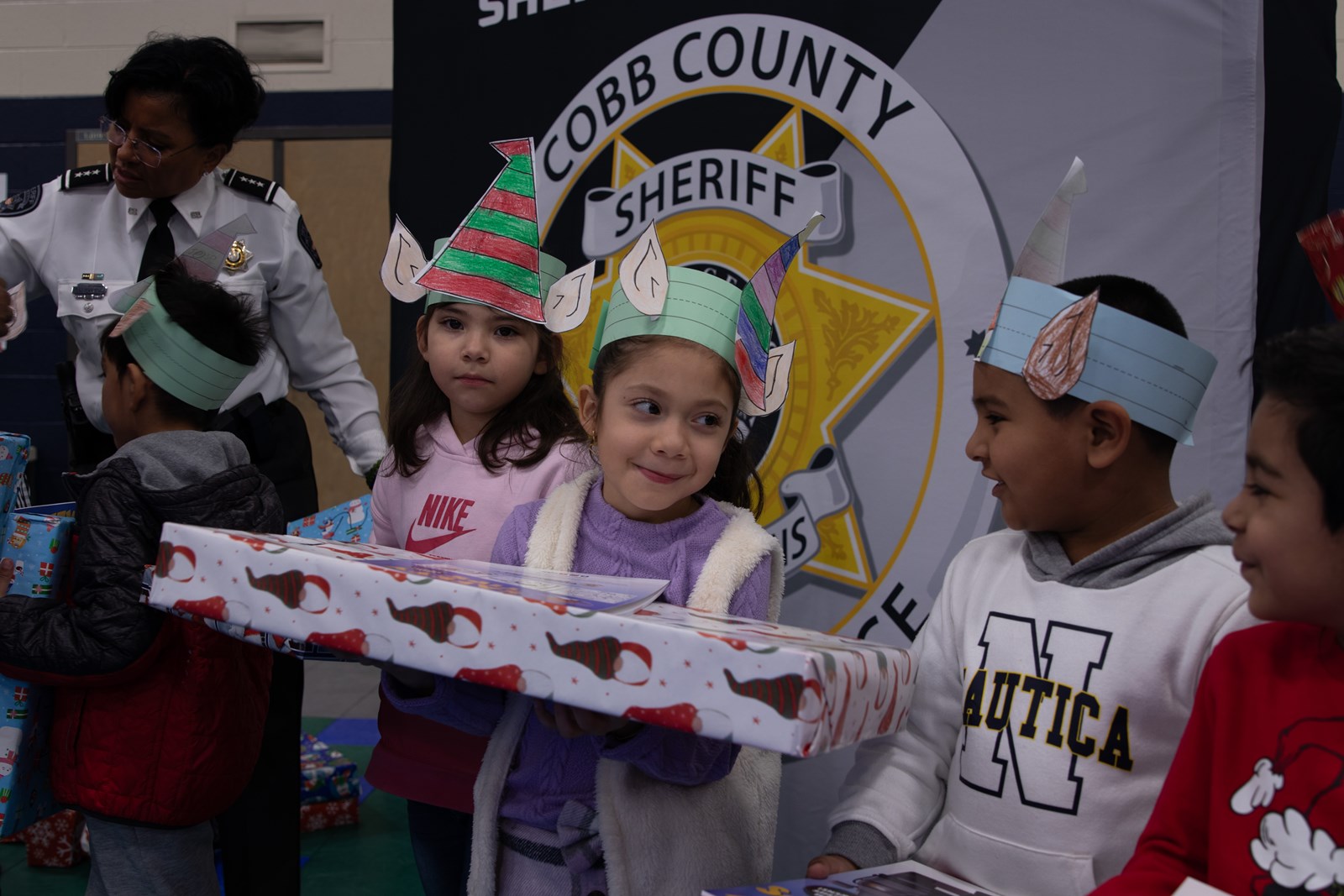 Bryant%20Elementary%20Santa%20Sheriff%20visit%2020231214-30.jpg