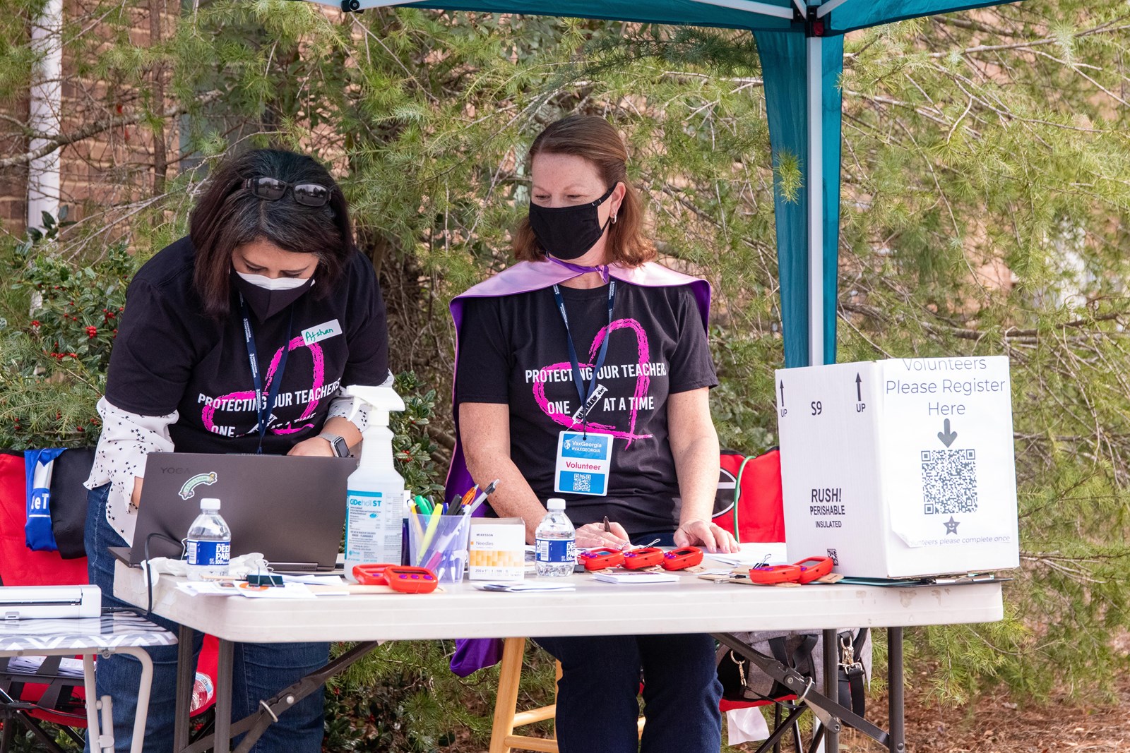 Community Teacher Vaccination Drive Thru-18.jpg