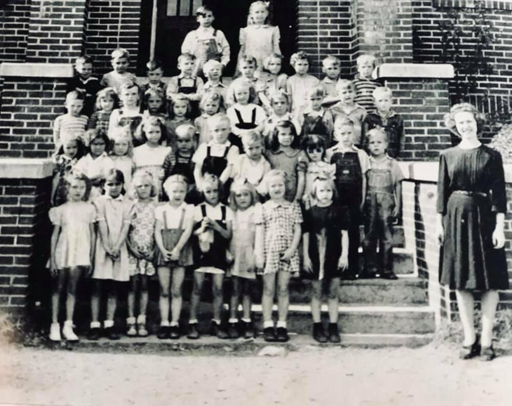 Fannie%20B%201st%20Grade%20Class.jpg