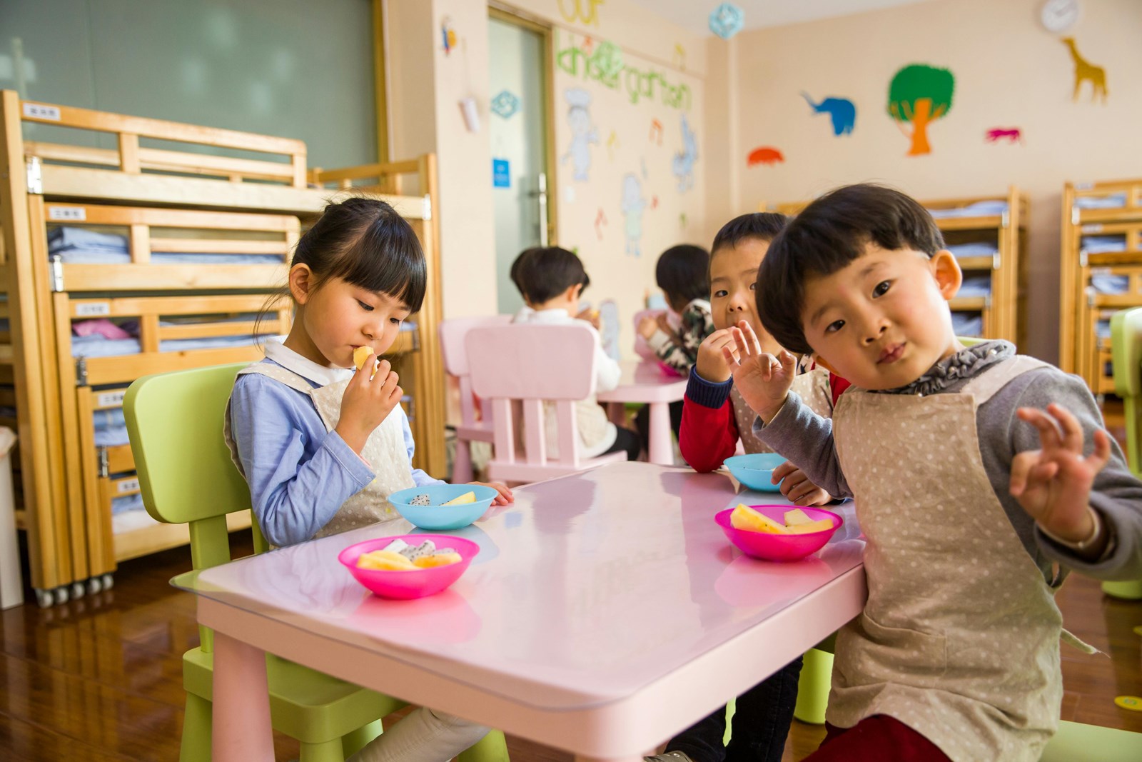 Children eating a snack