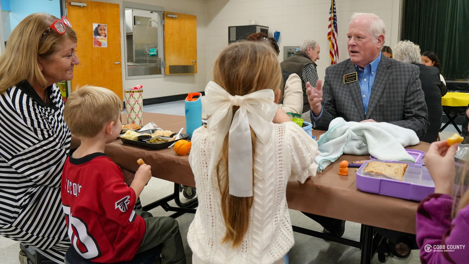 Board Chair David Chastain spends time with families at Addison Elementary celebrating Thanksgiving. 