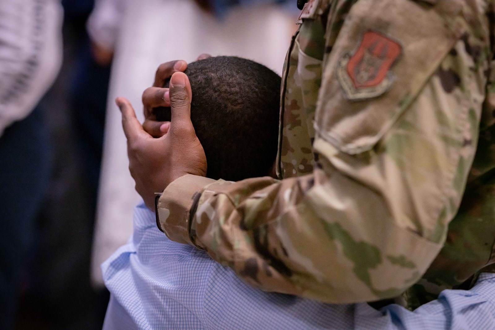 Amare embracing his dad