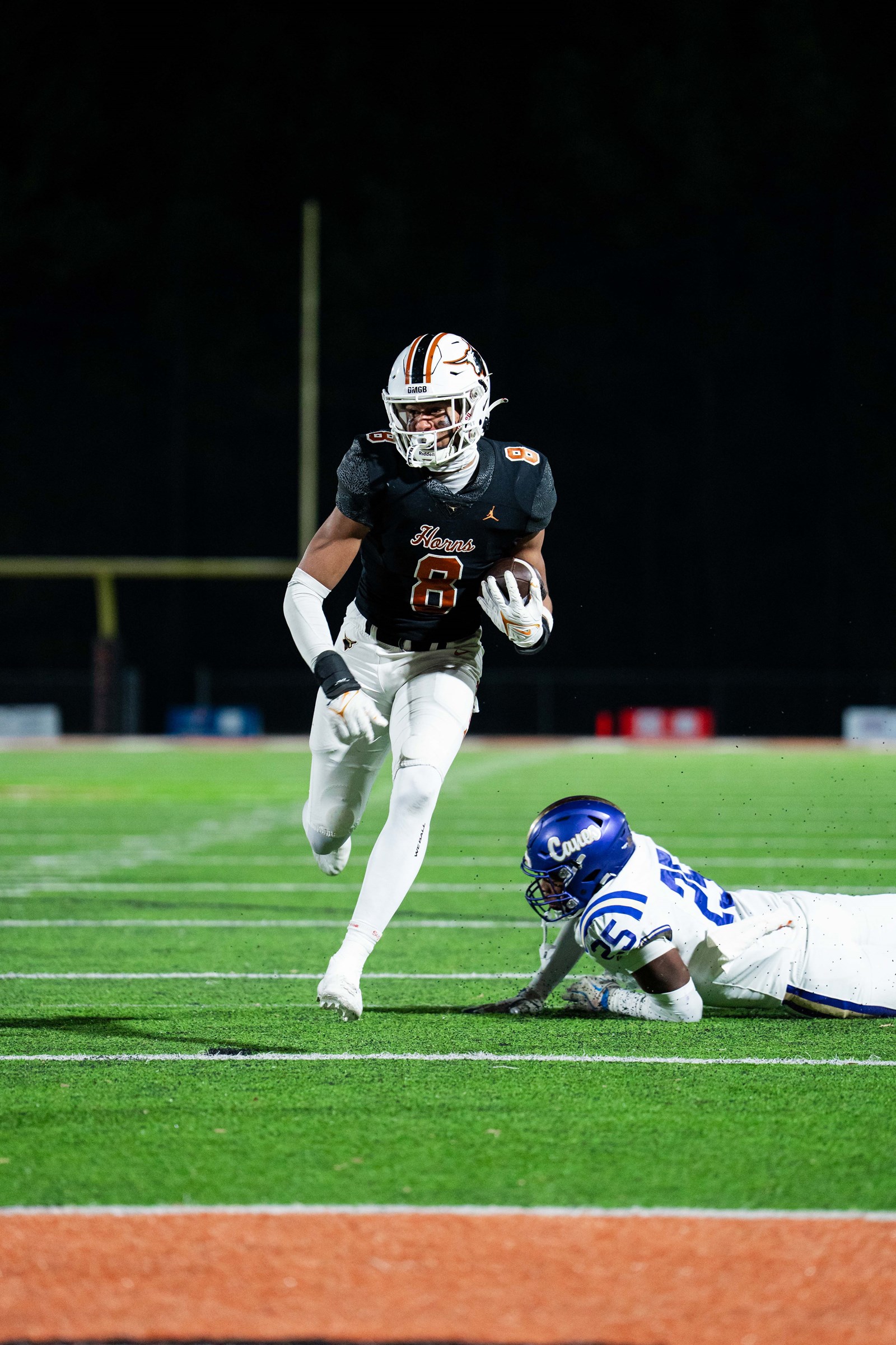 Kell's Brayden Rouse avoids the defender