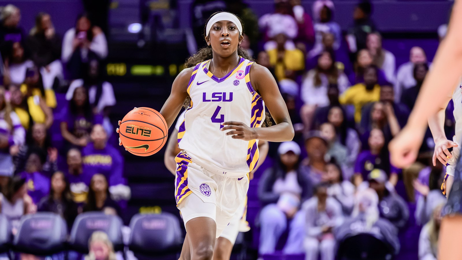 Flau'jae Johnson brings the ball up for LSU