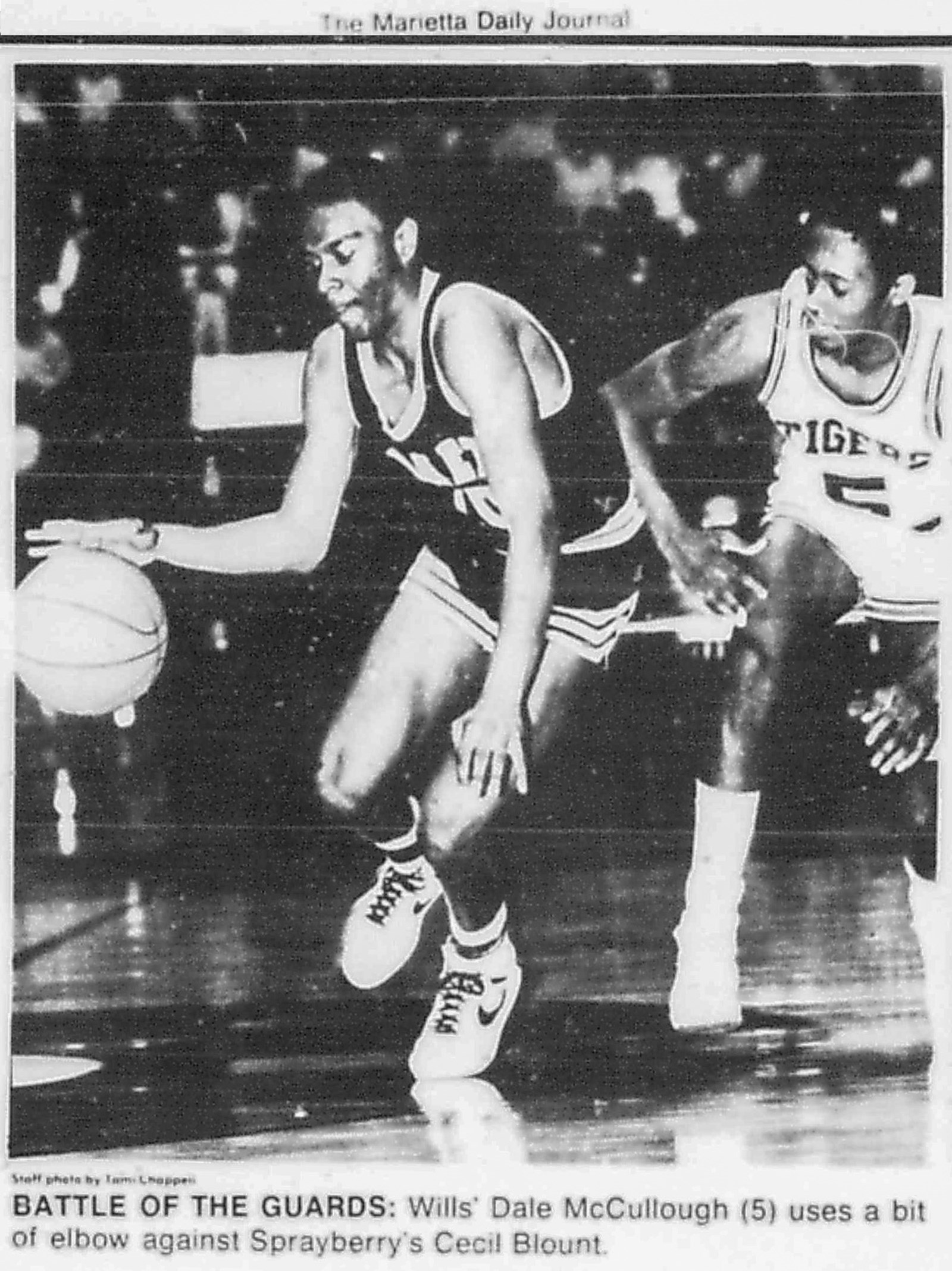 1986 Marietta Daily Journal shows Sprayberry's Cecil Blount being guarded by Wills' Dale McCullough