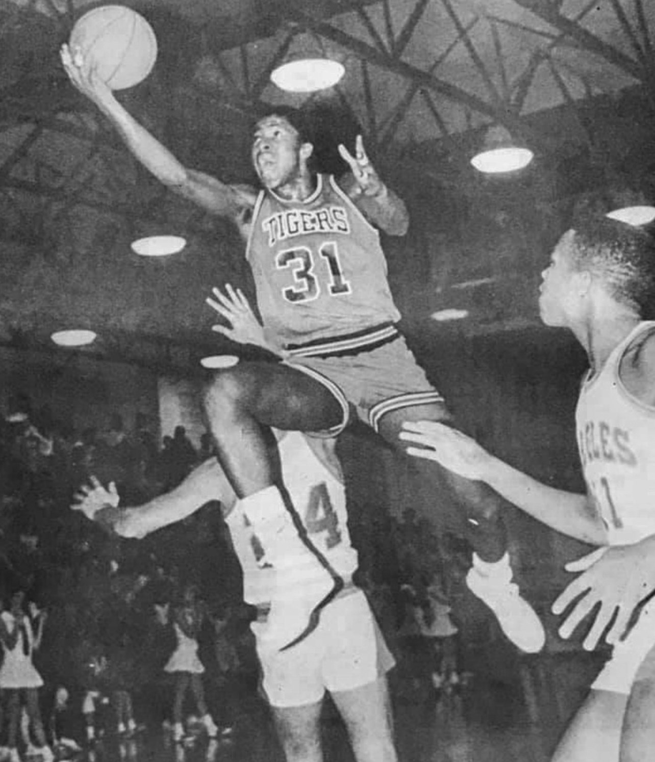 Wills' Brian Oliver soars to the basket