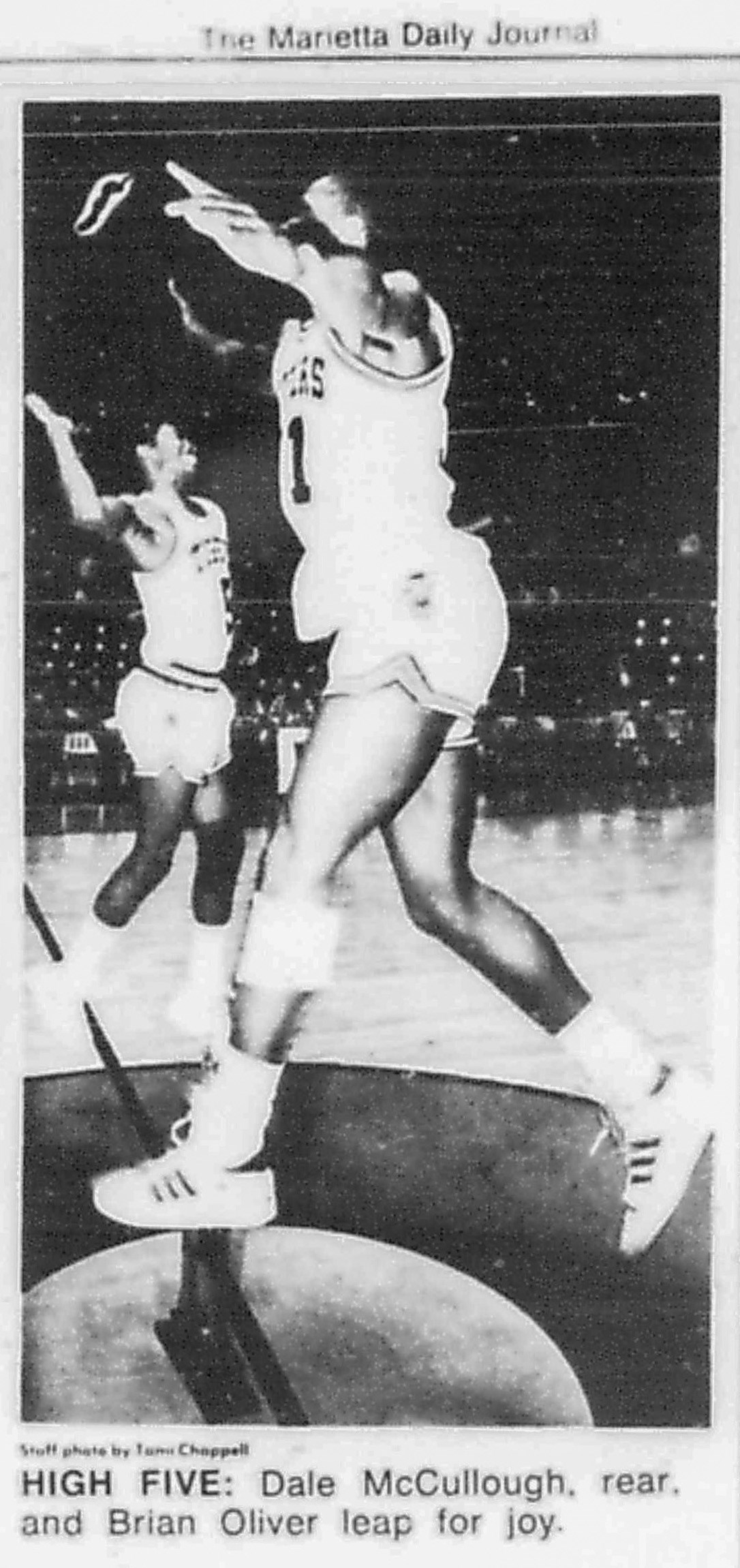 1986 Marietta Daily Journal captures Wills' Dale McCullough and Brian Oliver mid-high5