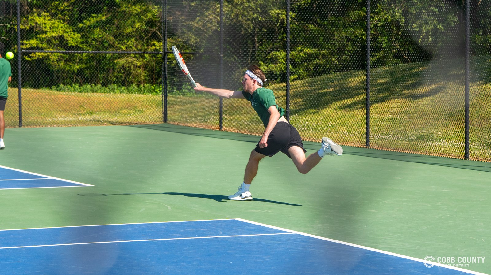 Nolen Jarl lunges for a winner