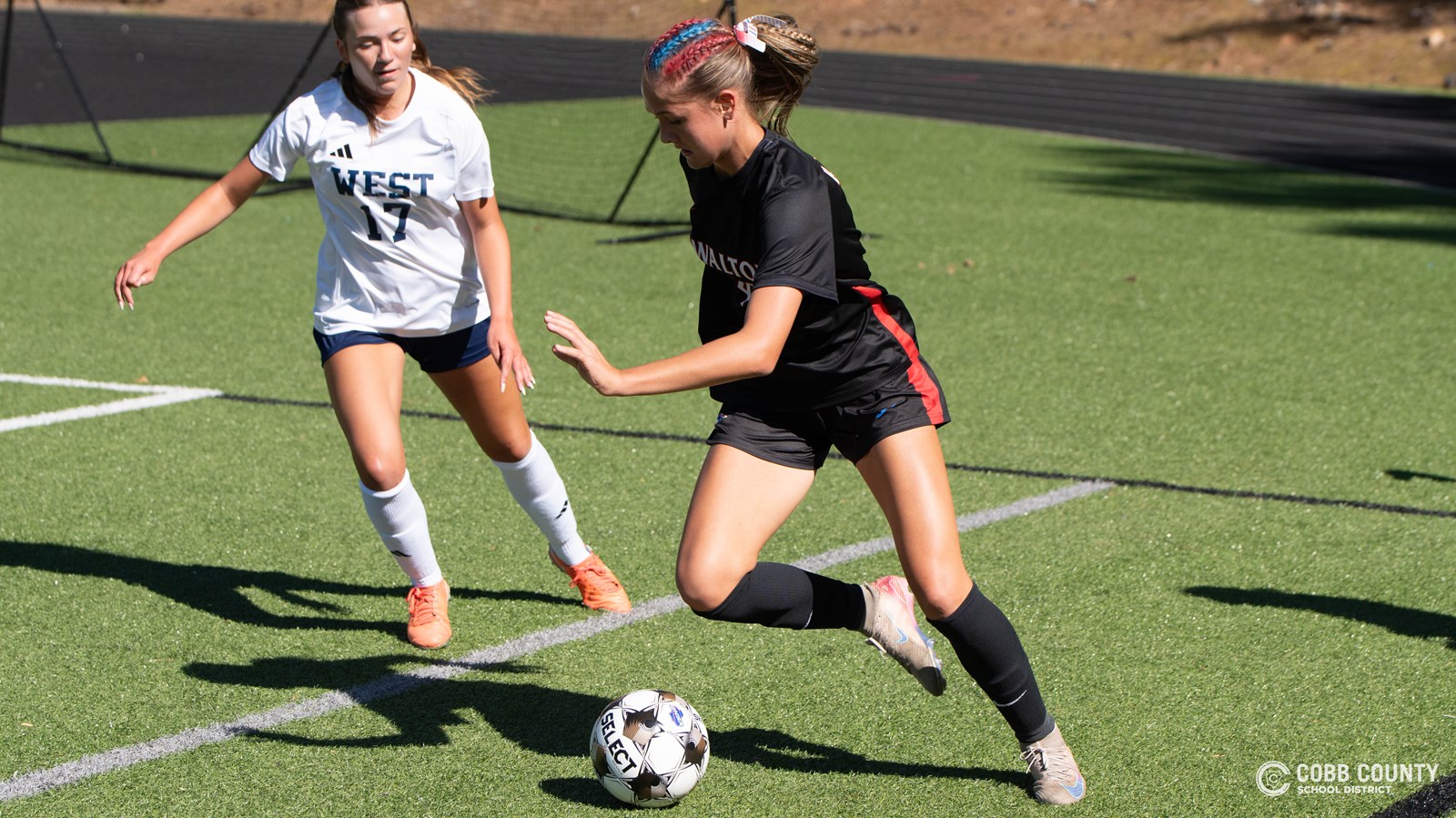Walton freshman Sydney Fahrner evades the defense
