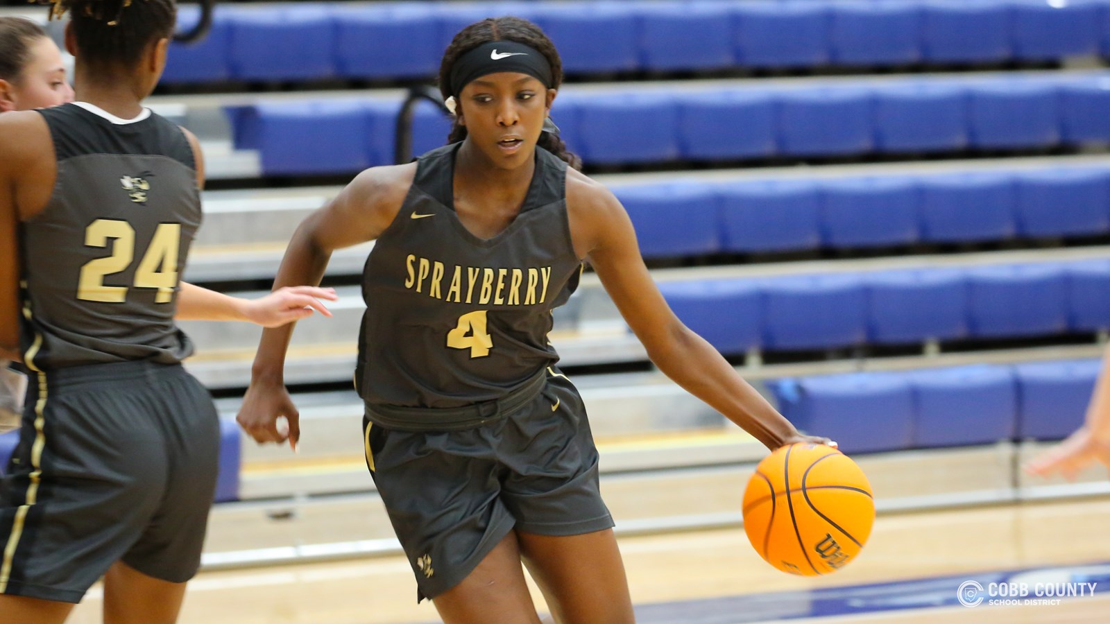 Flau'jae Johnson drives through the lane for Sprayberry