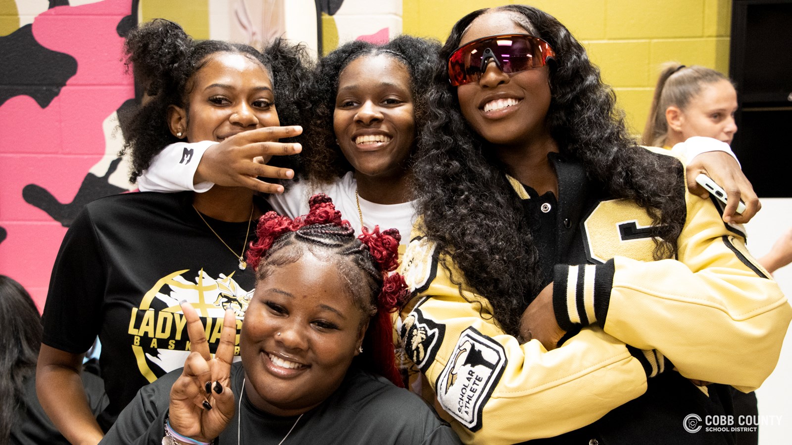 Flau'jae Johnson posing with Sprayberry players