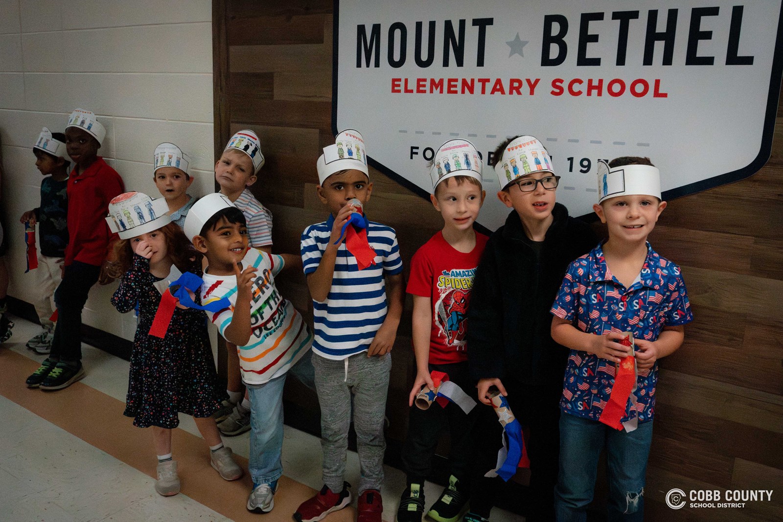Mount Bethel Elementary School students line the hallways