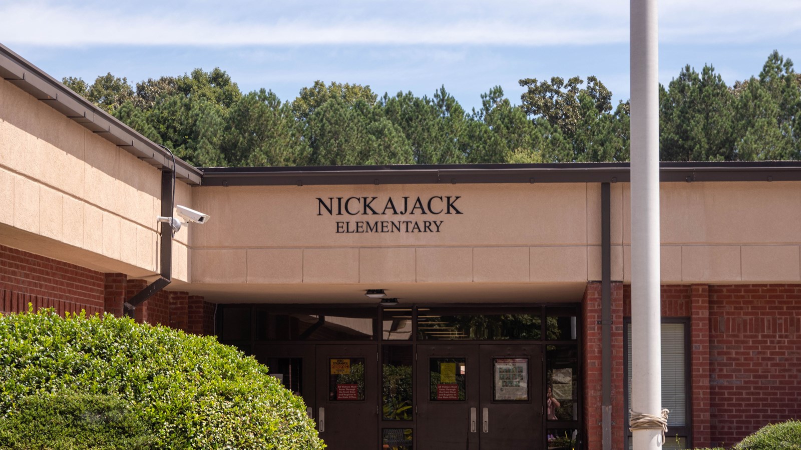 Nickajack-ES-Front-Of-School-1.jpg