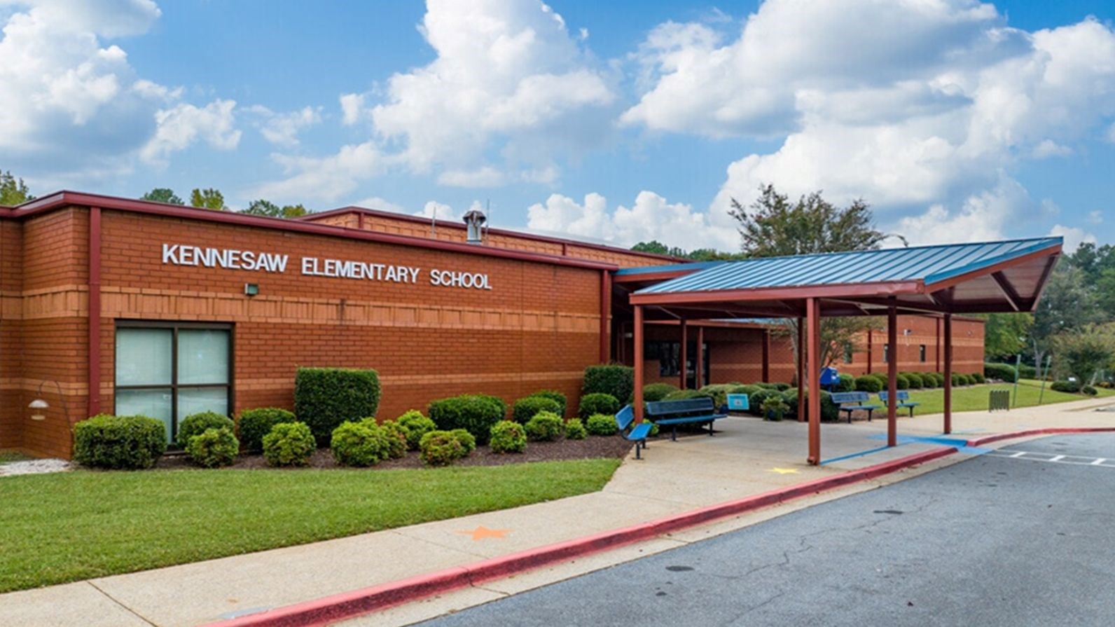 Picture of the front of Kennesaw Elementary