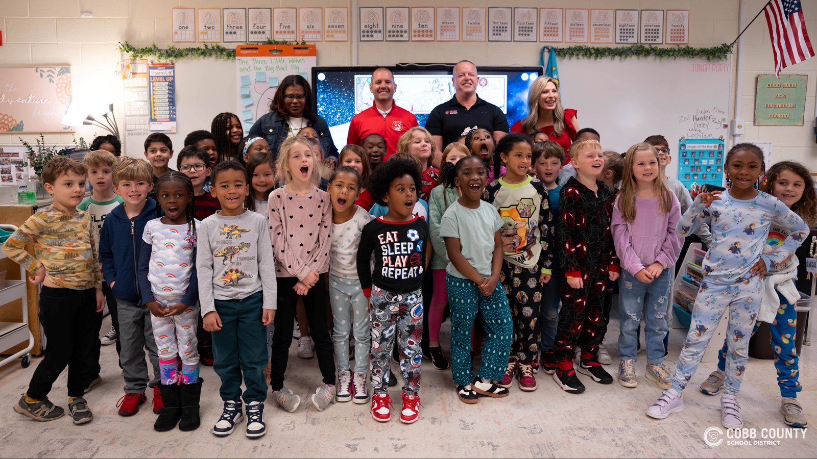 Superintendent Chris Ragsdale joins students at Kemp Elementary School for Read Across Cobb