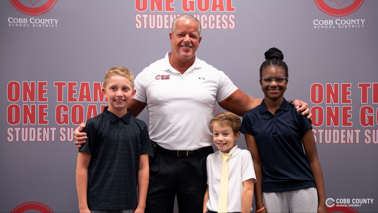 Superintendent Chris Ragsdale visits with Vaughan Elementary students on the first day of school, taking time to answer their questions and share in their excitement for the year ahead.
